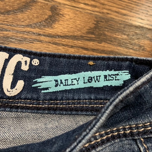 HYDRAULIC Bailey Women's Size 5-6 Medium Blue Denim Low-Rise Midi Shorts - Picture 2 of 9